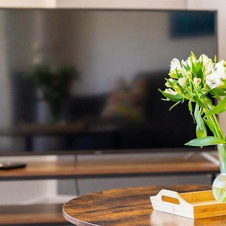 Central Serviced Apartments - 2 Bedroom - Free Street Parking - Fast Wifi - Smart Tvs In All Rooms - Ground Level - Family Neighbourhood - 3 X Double Beds - Heating 24-7 - Trade Stays - Weekly & Monthly Offers Данді Екстер'єр фото