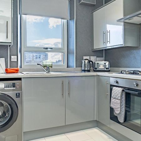 Central Serviced Apartments - 2 Bedroom - Free Street Parking - Fast Wifi - Smart Tvs In All Rooms - Ground Level - Family Neighbourhood - 3 X Double Beds - Heating 24-7 - Trade Stays - Weekly & Monthly Offers Данді Екстер'єр фото