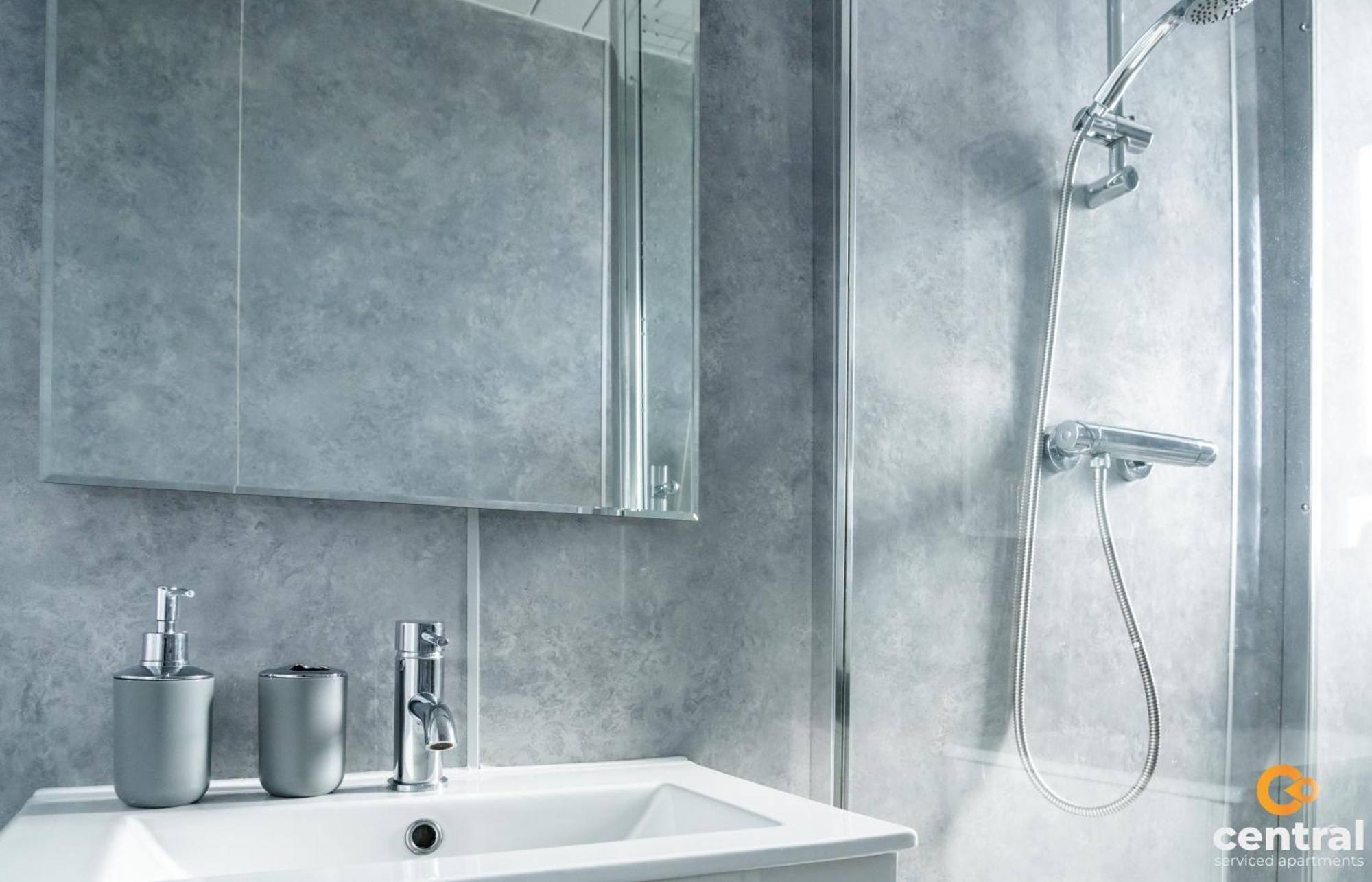 Central Serviced Apartments - 2 Bedroom - Free Street Parking - Fast Wifi - Smart Tvs In All Rooms - Ground Level - Family Neighbourhood - 3 X Double Beds - Heating 24-7 - Trade Stays - Weekly & Monthly Offers Данді Екстер'єр фото