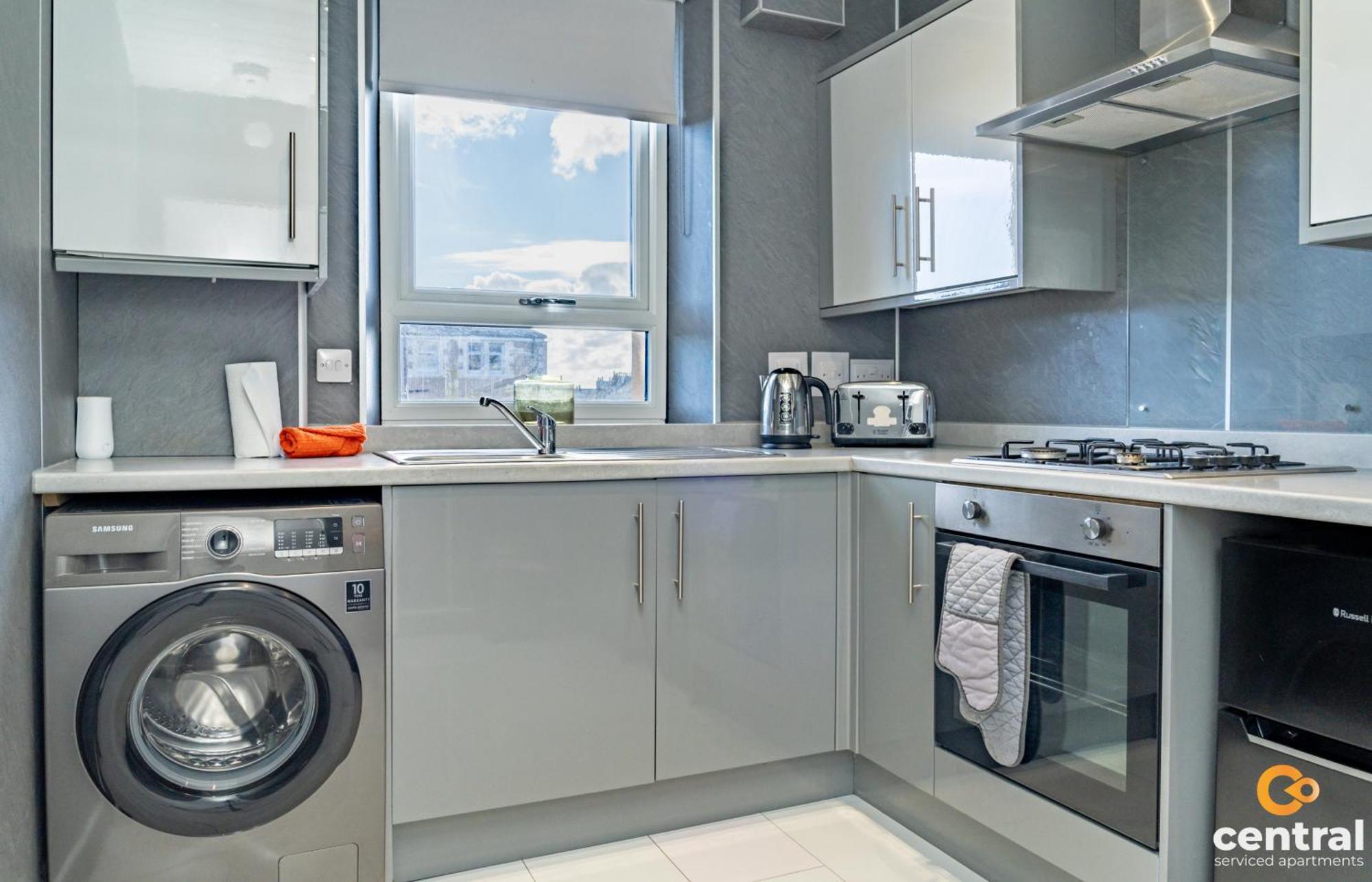 Central Serviced Apartments - 2 Bedroom - Free Street Parking - Fast Wifi - Smart Tvs In All Rooms - Ground Level - Family Neighbourhood - 3 X Double Beds - Heating 24-7 - Trade Stays - Weekly & Monthly Offers Данді Екстер'єр фото