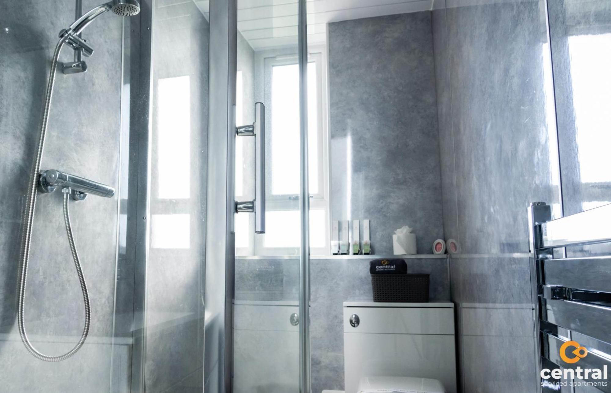 Central Serviced Apartments - 2 Bedroom - Free Street Parking - Fast Wifi - Smart Tvs In All Rooms - Ground Level - Family Neighbourhood - 3 X Double Beds - Heating 24-7 - Trade Stays - Weekly & Monthly Offers Данді Екстер'єр фото