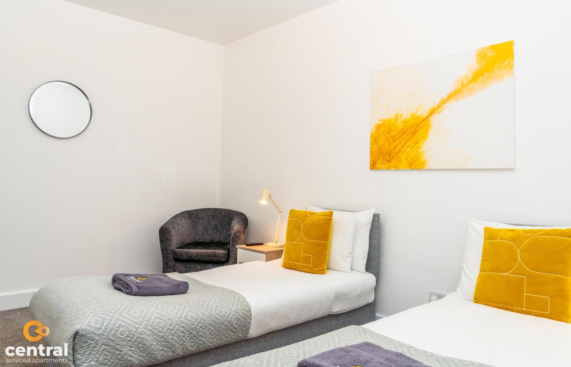 Central Serviced Apartments - 2 Bedroom - Free Street Parking - Fast Wifi - Smart Tvs In All Rooms - Ground Level - Family Neighbourhood - 3 X Double Beds - Heating 24-7 - Trade Stays - Weekly & Monthly Offers Данді Екстер'єр фото